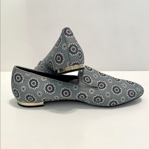 Burberry – Mormont Pajama Print Fabric Loafer - Picture 1 of 8